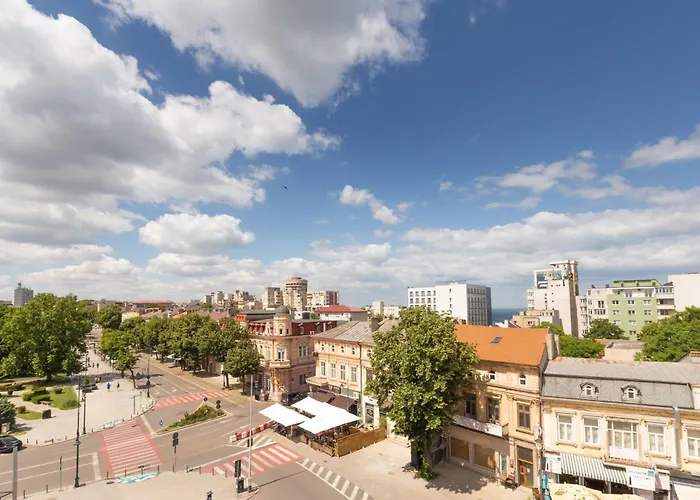 Lupa By Bueno Constanţa