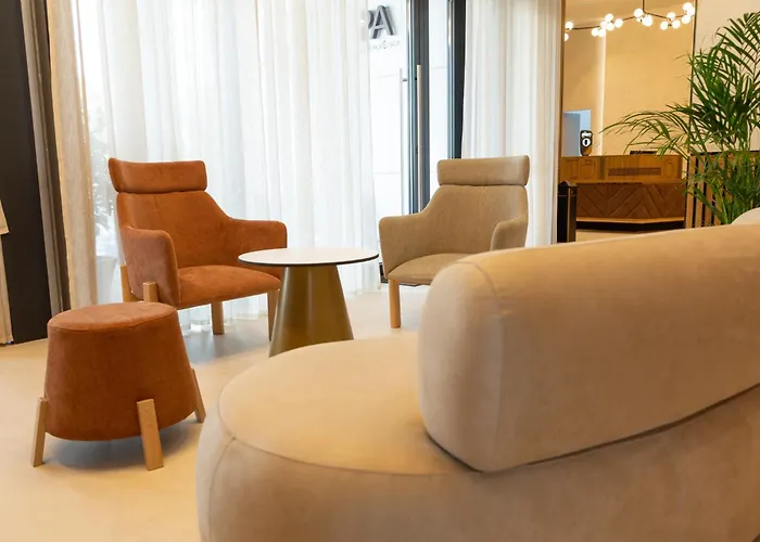 Lupa By Bueno Constanţa