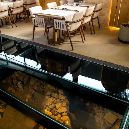 Lupa By Bueno Констанца