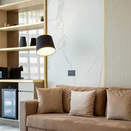 Lupa By Bueno Констанца