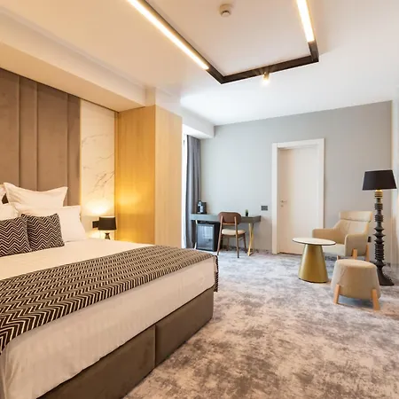 Lupa By Bueno Konstanca