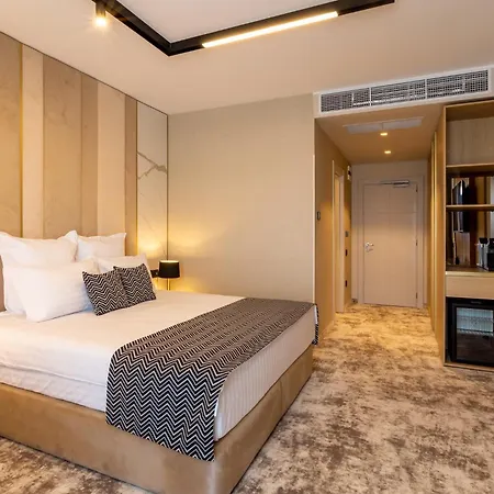 Отель Lupa By Bueno