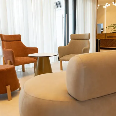 Lupa By Bueno Констанца